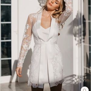 Le Rose Stories “GRACE PEARL BEADED ROBE - INCLUDES SLIP” size XS. NWT $224